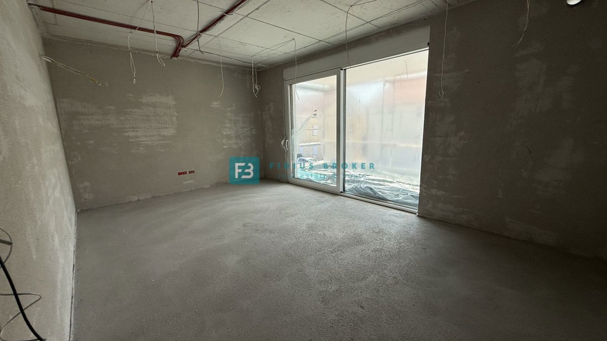 VODICE - SRIMA, vrhunska lokacija, 80 m od morja, 1. nadstropje, pogled na morje, dvigalo