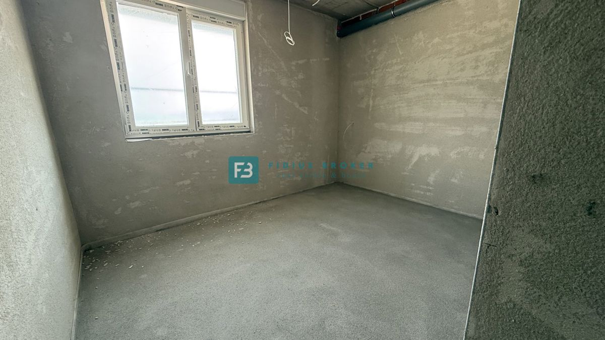 VODICE - SRIMA, vrhunska lokacija, 80 m od morja, 1. nadstropje, pogled na morje, dvigalo