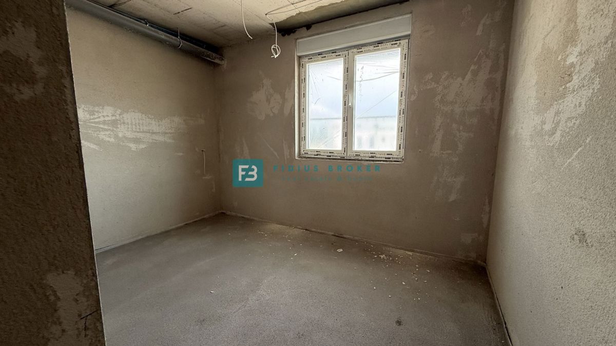 VODICE - SRIMA, vrhunska lokacija, 80 m od morja, 1. nadstropje, pogled na morje, dvigalo