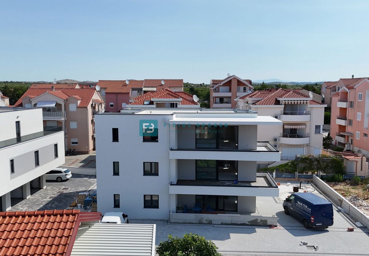 SRIMA, novogradnja, 250 m od plaže, 2. nadstropje, 3 spalnice