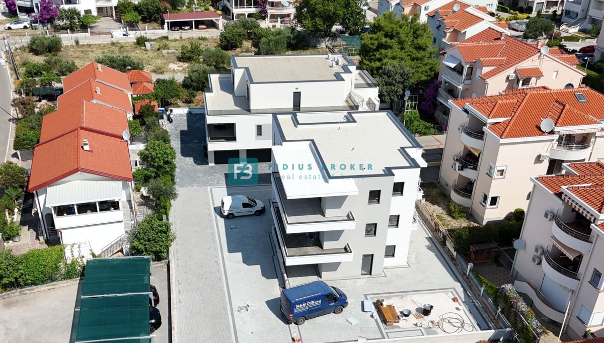 SRIMA, novogradnja, 250 m od plaže, 2. nadstropje, 3 spalnice
