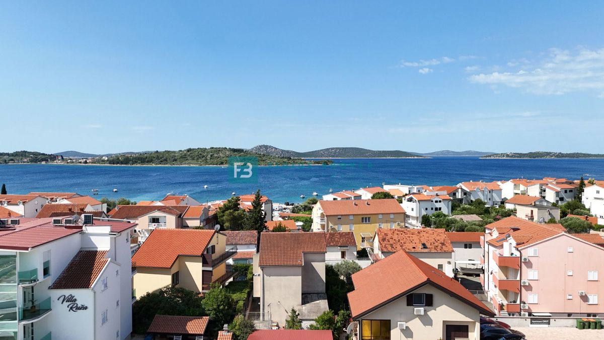 SRIMA, novogradnja, 250 m od plaže, 2. nadstropje, 3 spalnice