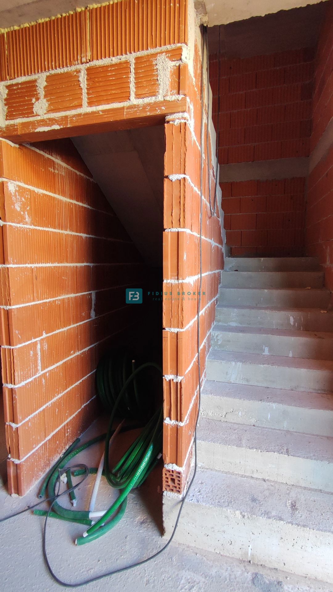 VODICE, novogradnja, 1. nadstropje, 2 spalnici, terasa, shramba