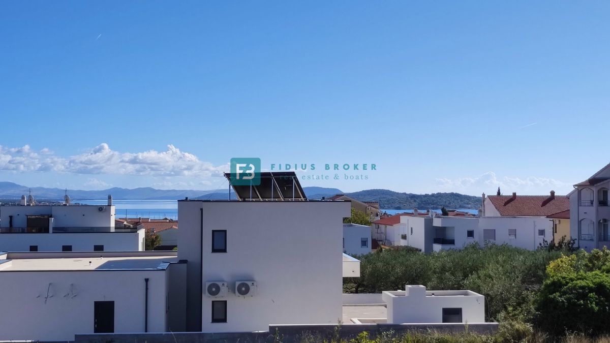 VODICE, novogradnja, 1. nadstropje, 2 spalnici, terasa, shramba