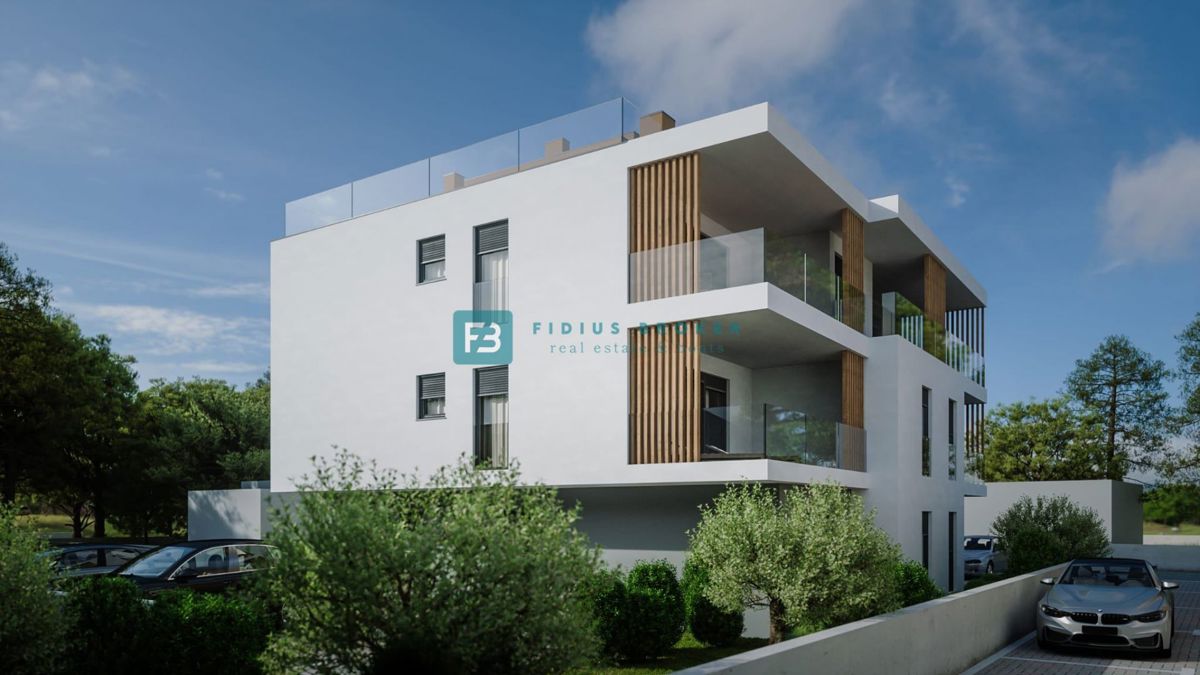 VODICE, novogradnja, pritličje, vrt 30 m2, 650 m do plaže