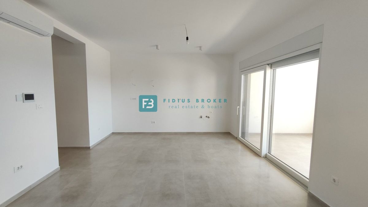 VODICE, novogradnja, 300 m od plaže, pogled na morje, 3 ss