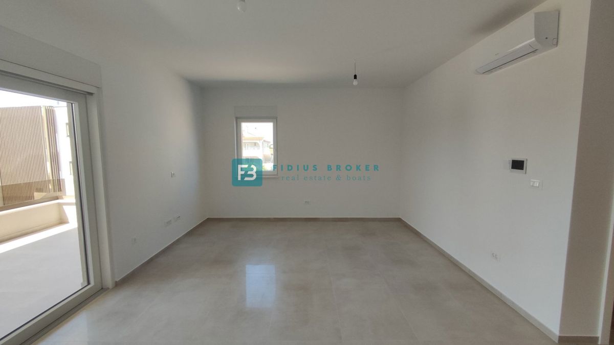 VODICE, novogradnja, 300 m od plaže, pogled na morje, 3 ss