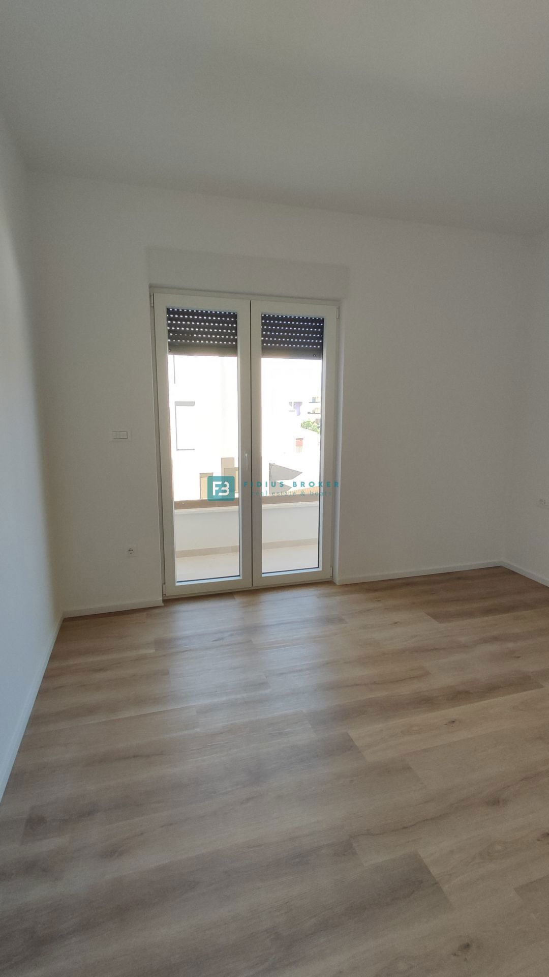 VODICE, novogradnja, 300 m od plaže, pogled na morje, 3 ss