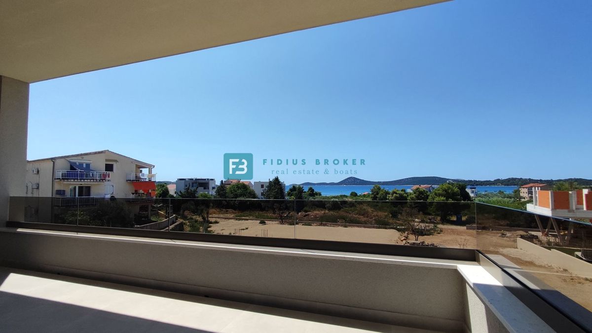 VODICE, novogradnja, 300 m od plaže, pogled na morje, 3 ss