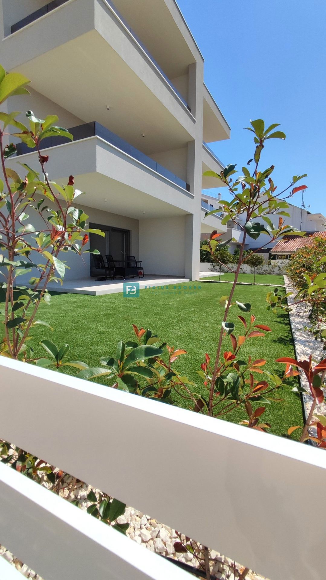 VODICE, novogradnja, 300 m od plaže, pritličje, vrt 134 m2