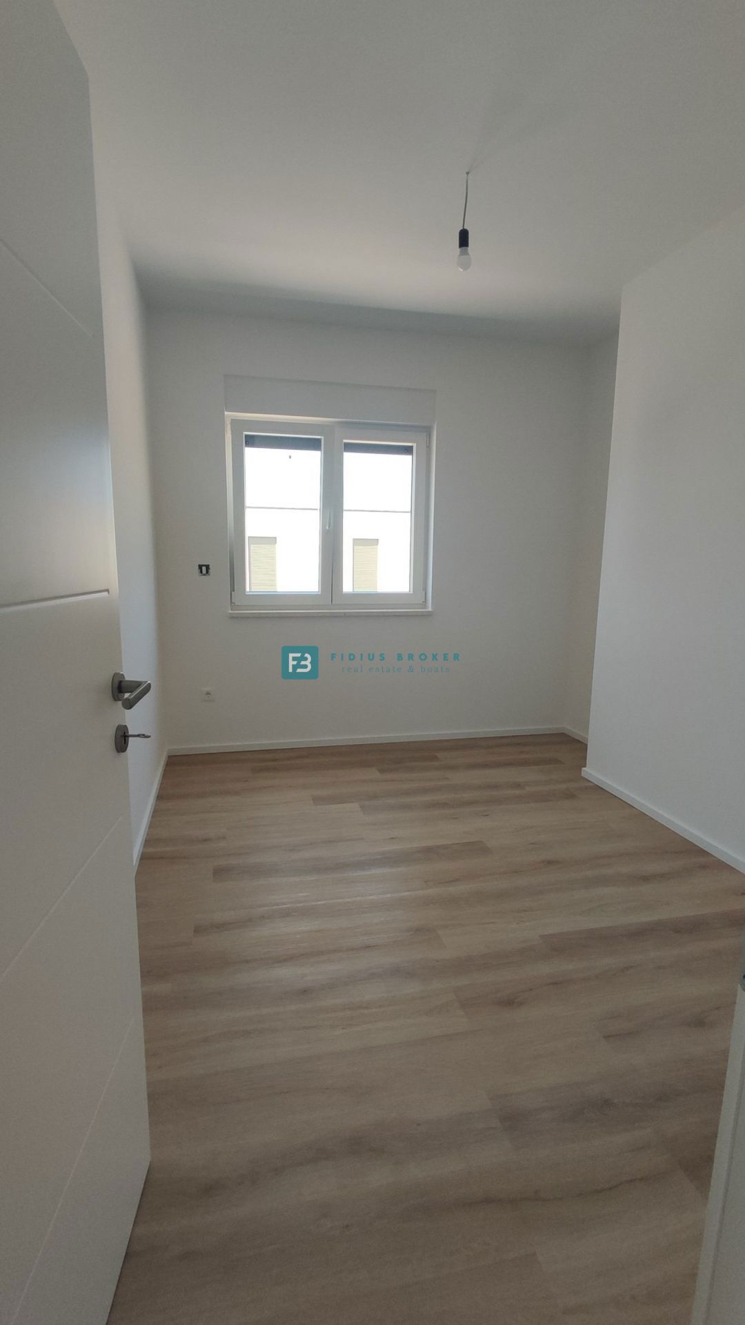 VODICE, novogradnja, 300 m od plaže, pritličje, vrt 134 m2