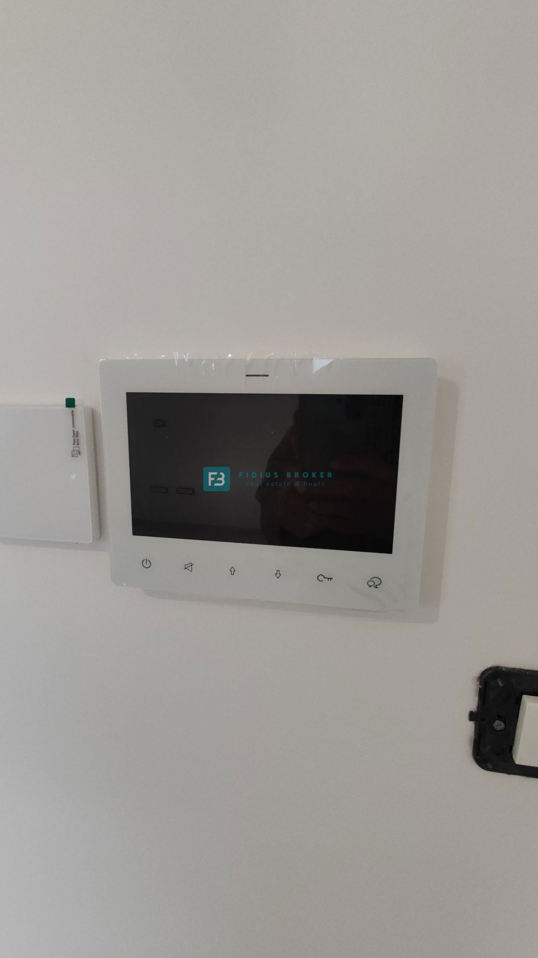 VODICE, novogradnja, 300 m od plaže, pritličje, vrt 134 m2