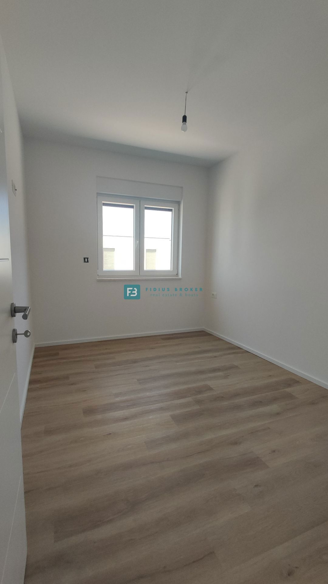 VODICE, novogradnja, 300 m od plaže, pritličje, vrt 134 m2