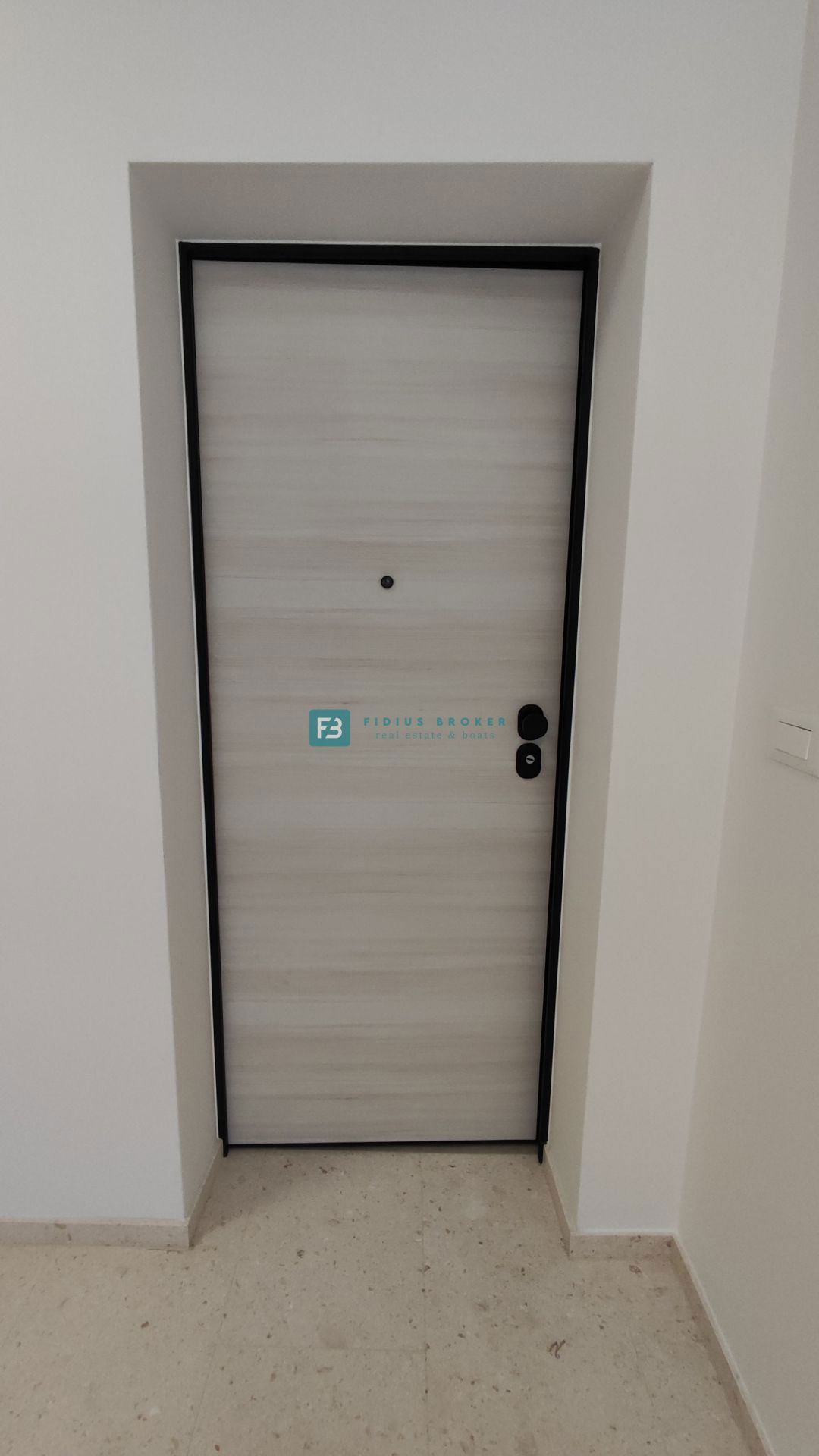 VODICE, novogradnja, 300 m od plaže, pritličje, vrt 134 m2