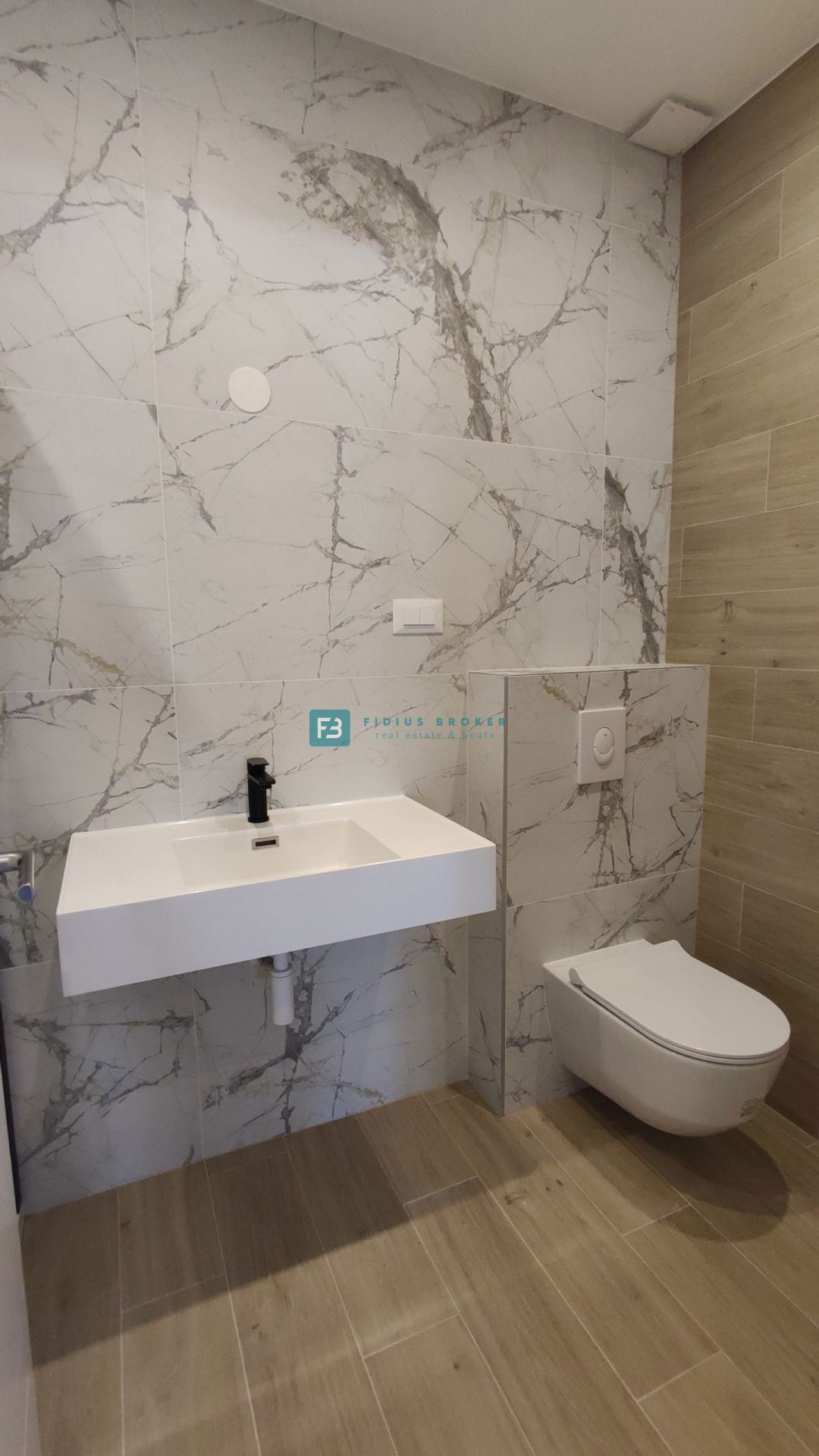 VODICE, novogradnja, 300 m od plaže, pritličje, vrt 134 m2