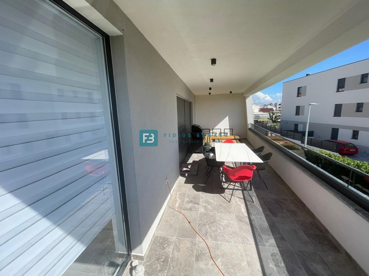 VODICE, novo, moderno stanovanje, 400 m od morja, vrt 144 m2