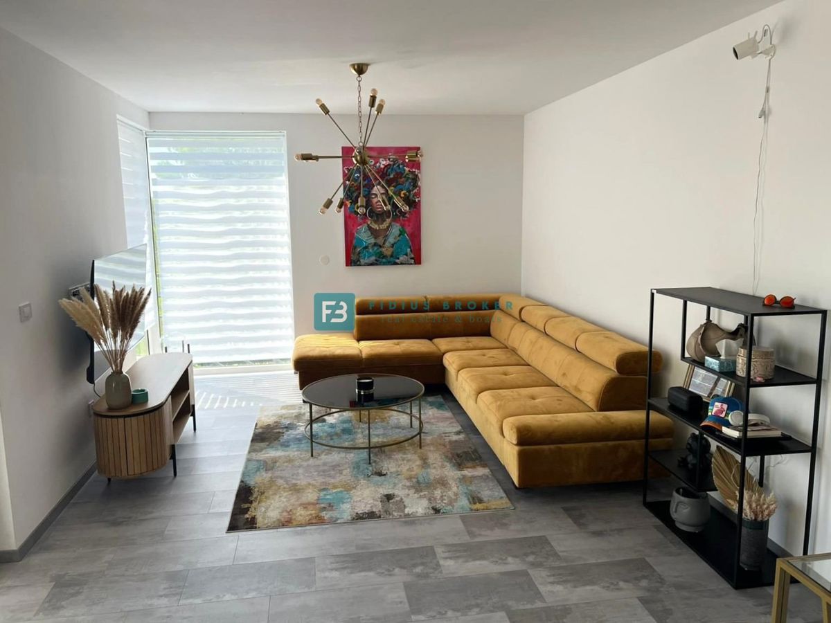 VODICE, novo, moderno stanovanje, 400 m od morja, vrt 144 m2