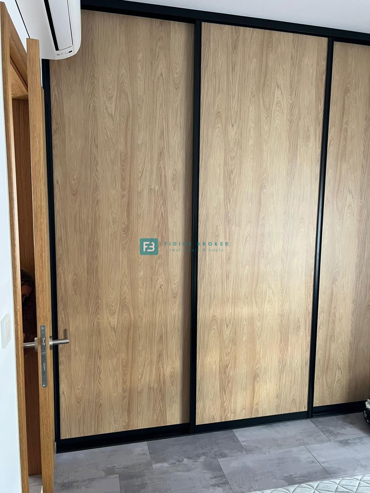 VODICE, novo, moderno stanovanje, 400 m od morja, vrt 144 m2