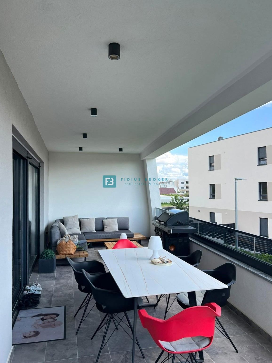 VODICE, novo, moderno stanovanje, 400 m od morja, vrt 144 m2