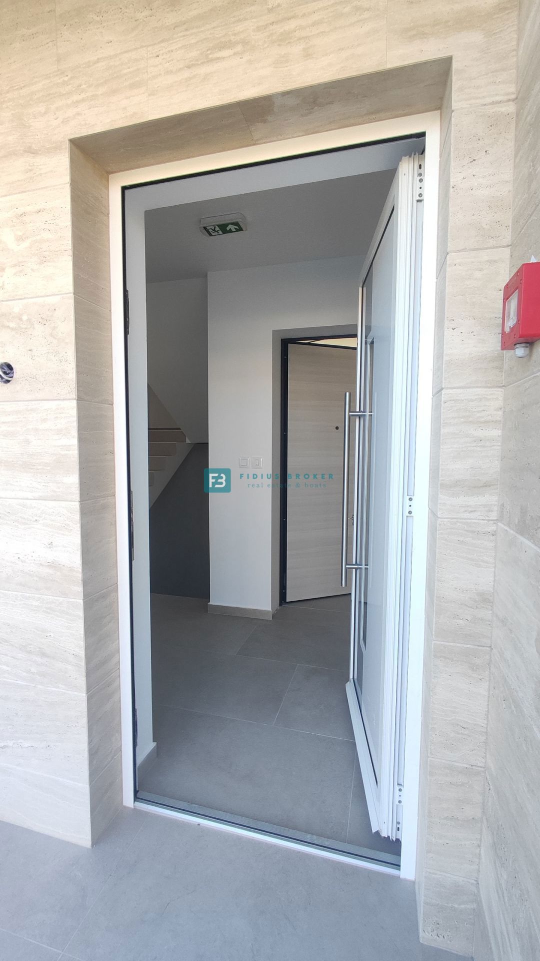 VODICE, novogradnja, 2. nad., pogled na morje, shramba, S6