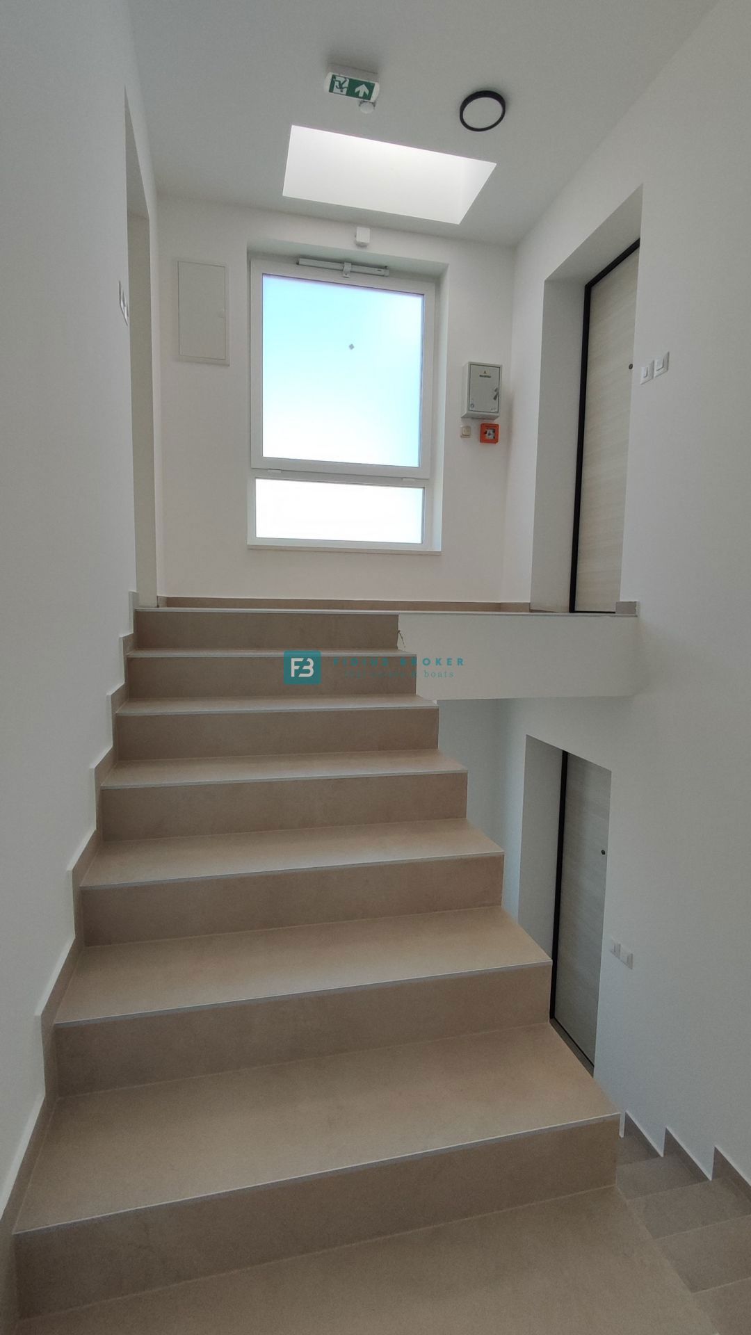 VODICE, novogradnja, 2. nad., pogled na morje, shramba, S6