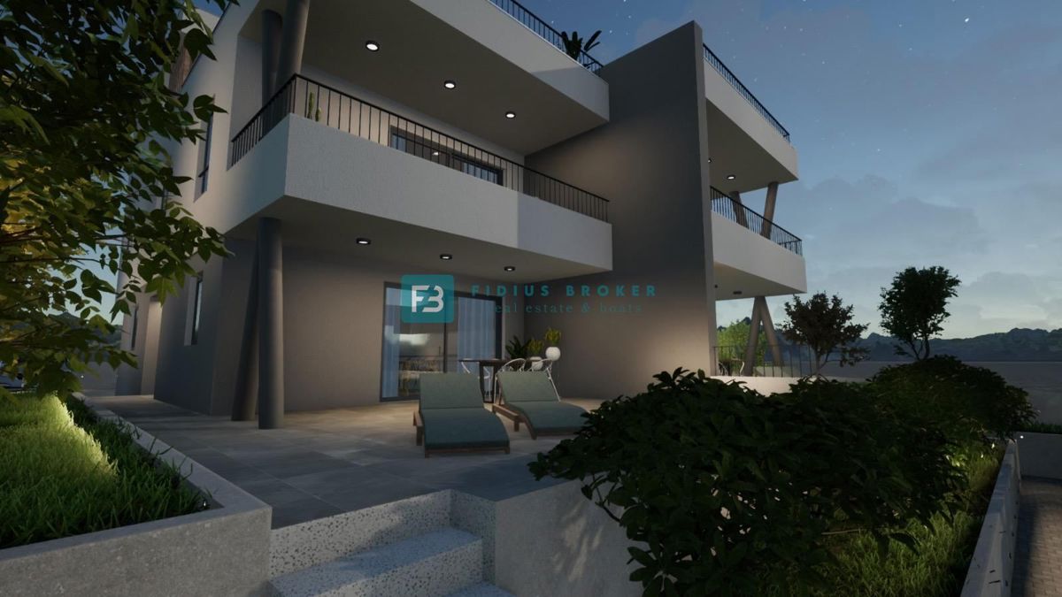 VODICE, novogradnja, pritličje, vrt 60 m2, 2 spalnice