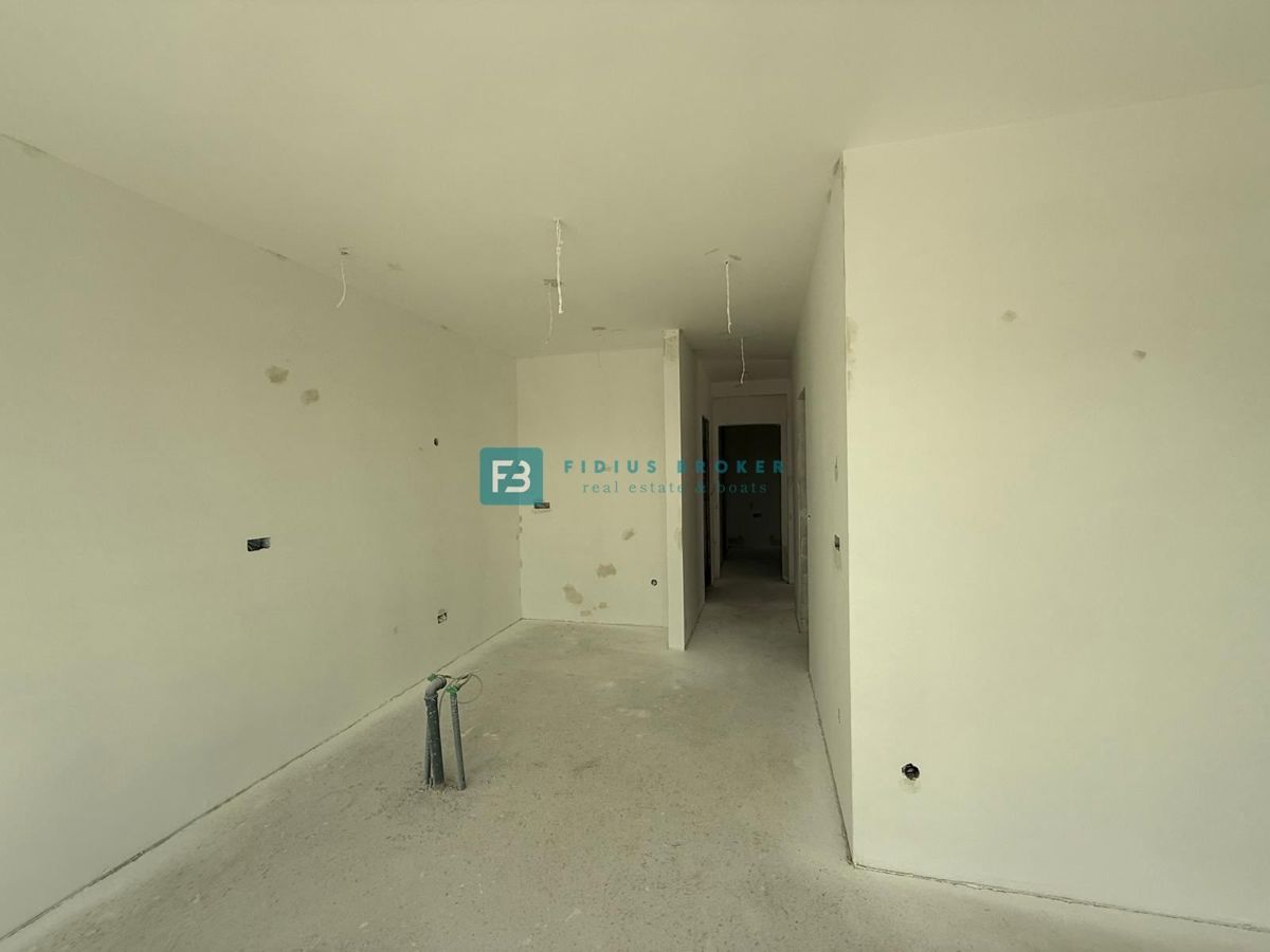 VODICE, novogradnja, pritličje, vrt 60 m2, 2 spalnice