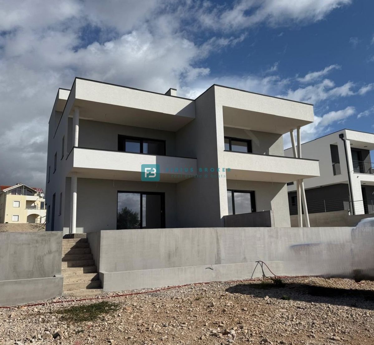 VODICE, novogradnja, pritličje, vrt 60 m2, 2 spalnice