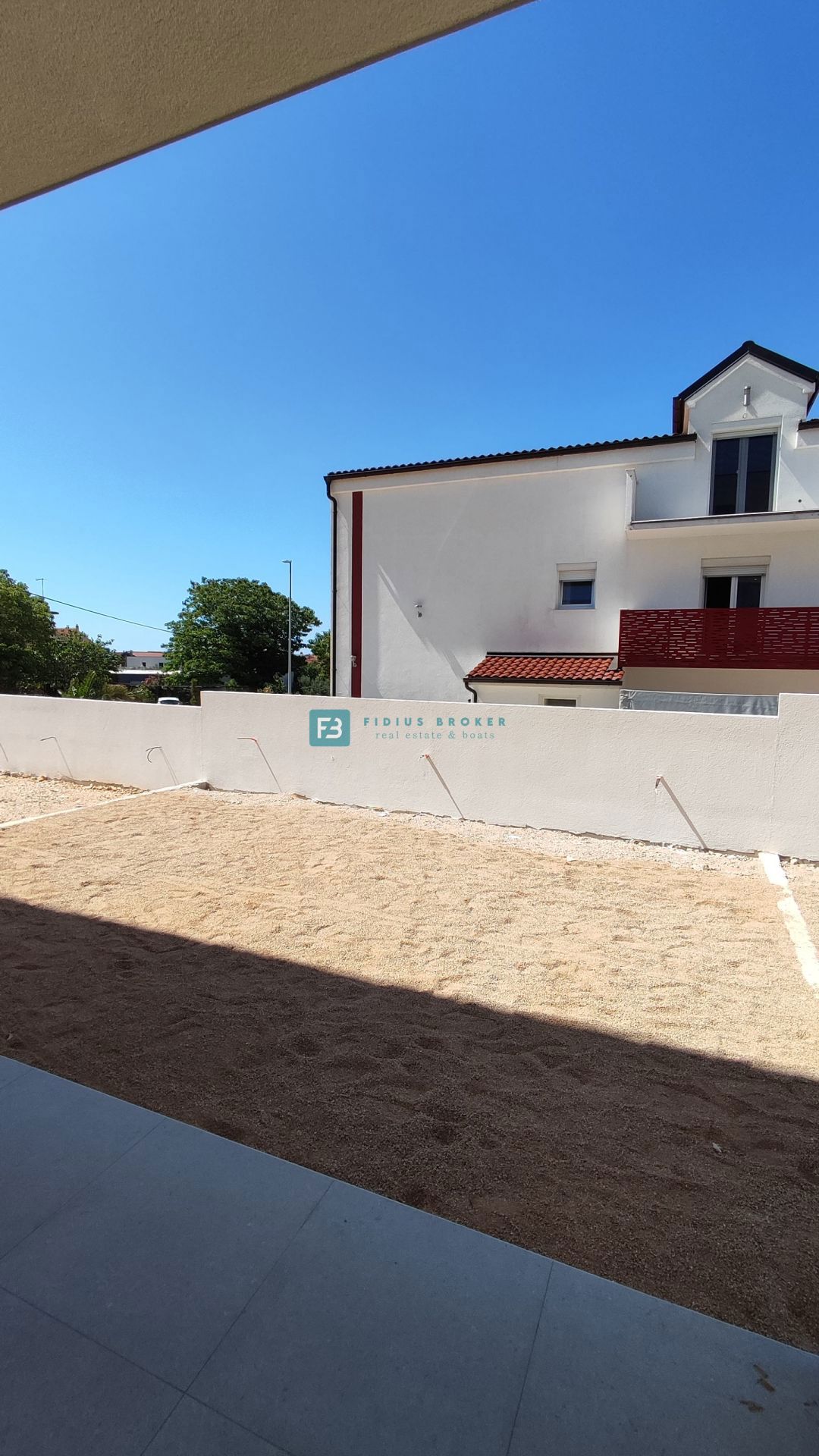 VODICE, novogradnja, dvoetažno stanovanje, vrt 40 m2, S3