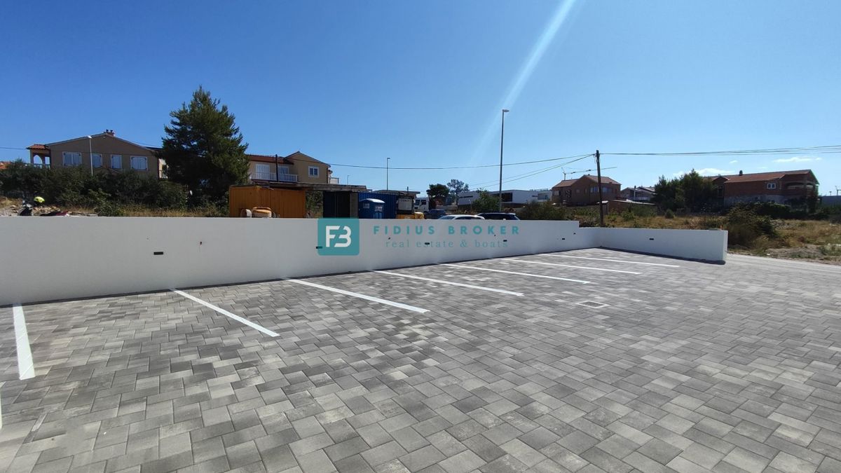 VODICE, novogradnja, dvoetažno stanovanje, vrt 40 m2, S3