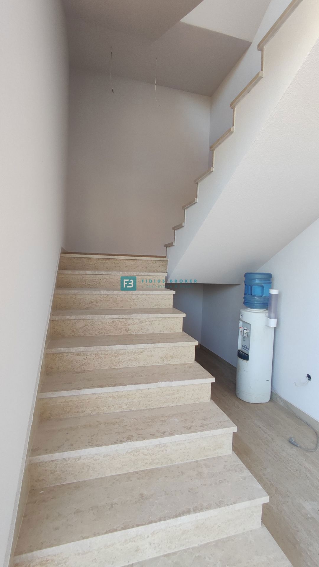 TRIBUNJ, novo, 1. nadstropje, pogled na morje, 500 m do plaže, shramba, 3 spalnice