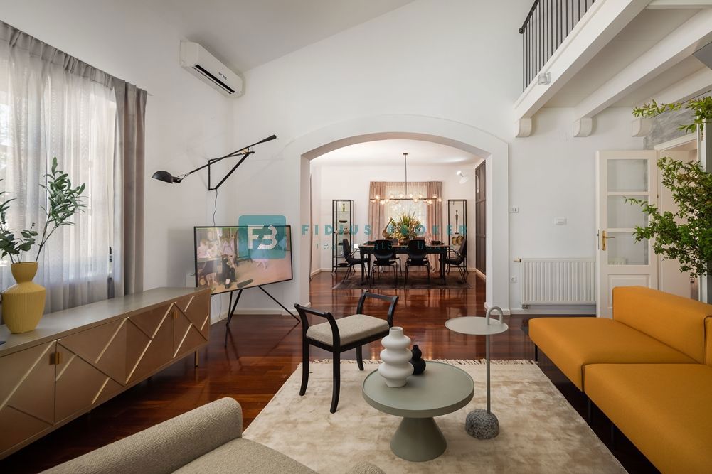 VODICE - Luksuzna vila z bazenom in urejenim vrtom