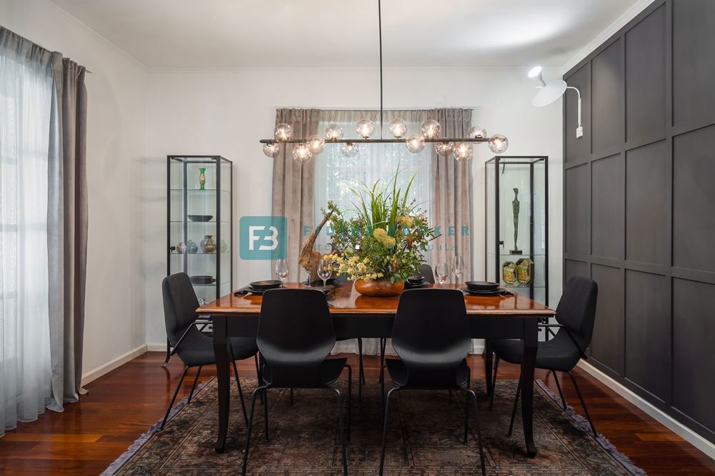 VODICE - Luksuzna vila z bazenom in urejenim vrtom