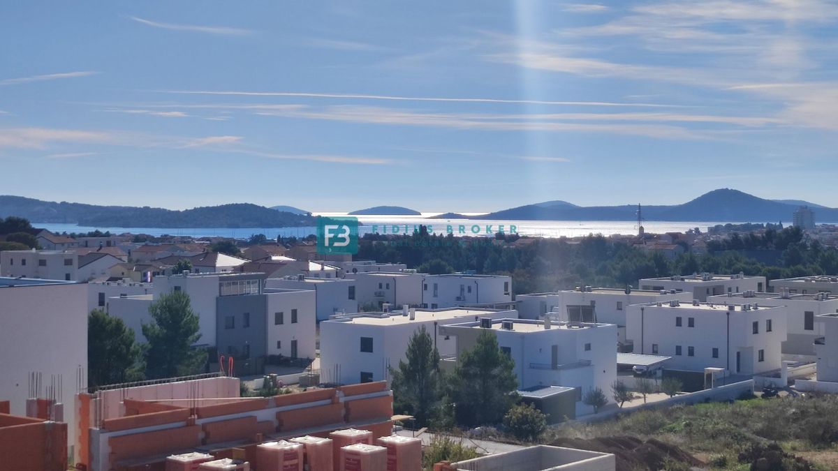 VODICE, novogradnja, dvoetažno stanovanje, pogled na morje, strešna terasa