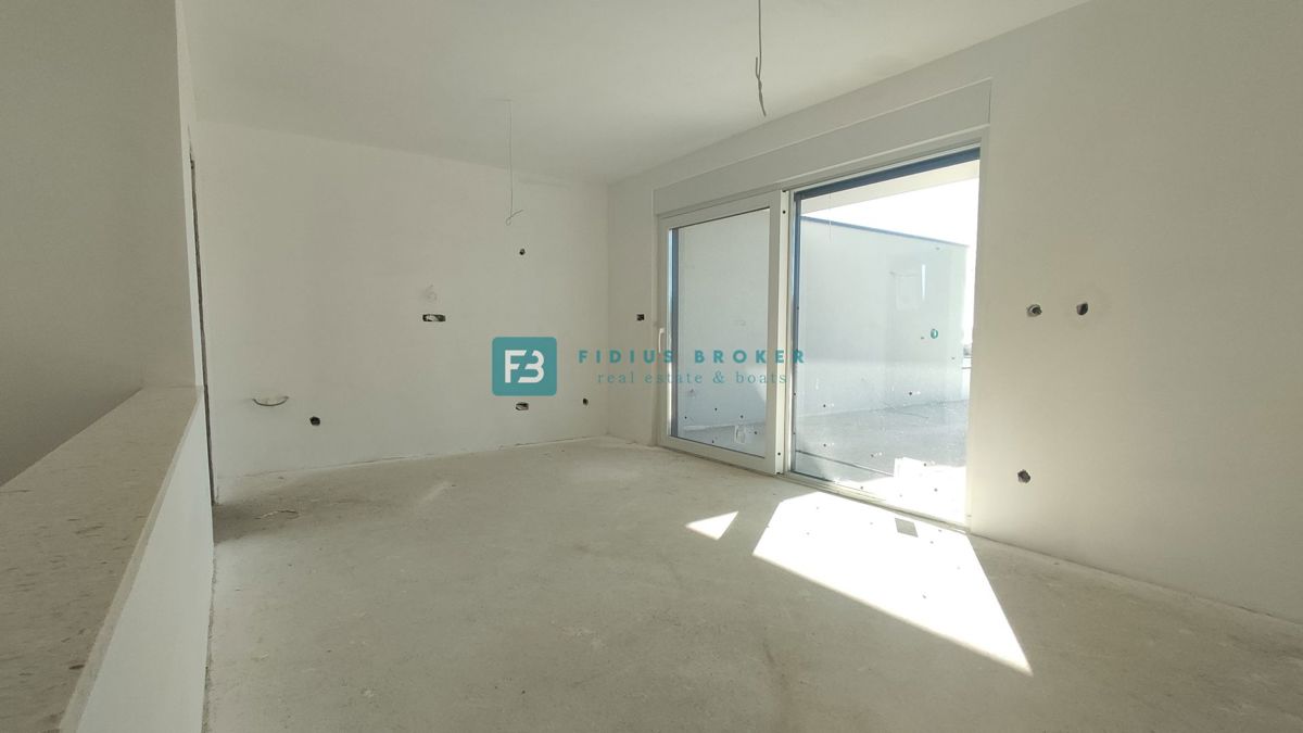 VODICE, novogradnja, dvoetažno stanovanje, pogled na morje, strešna terasa