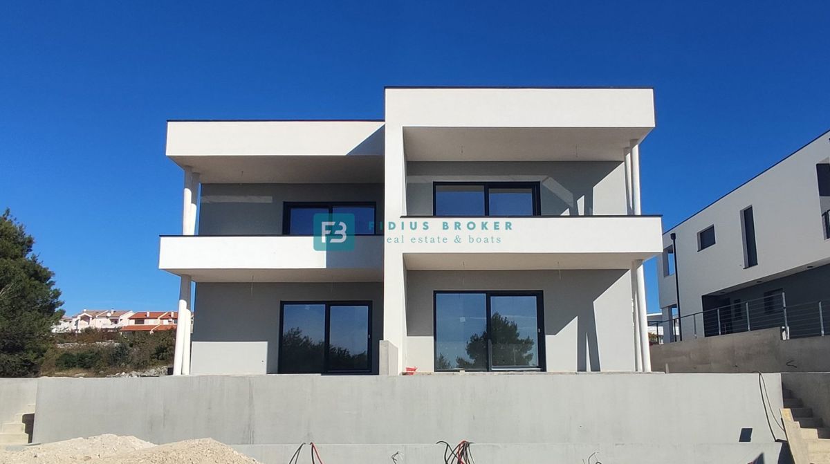 VODICE, novogradnja, dvoetažno stanovanje, pogled na morje, strešna terasa