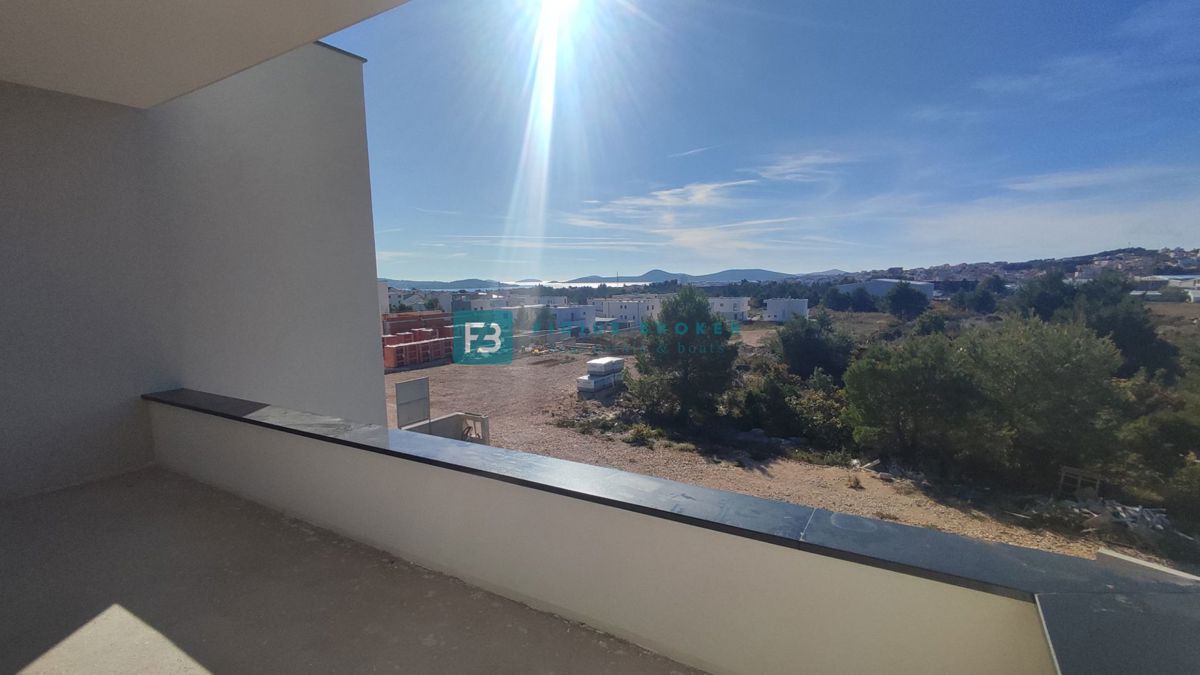 VODICE, novogradnja, dvoetažno stanovanje, pogled na morje, strešna terasa