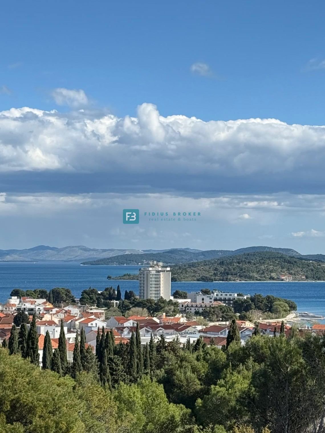 VODICE, nov projekt, moderna hiša, bazen, pogled na morje, vrt, S1