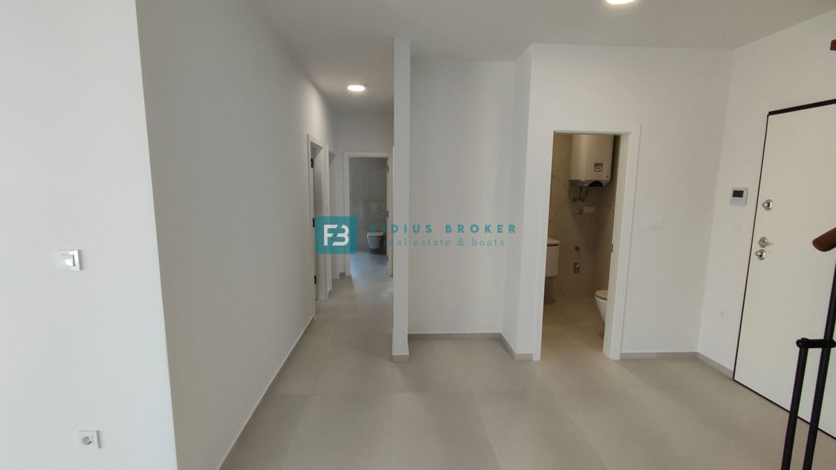 SRIMA, novo, 2. vrsta do morja, dvoetažno stanovanje, strešna terasa, S7