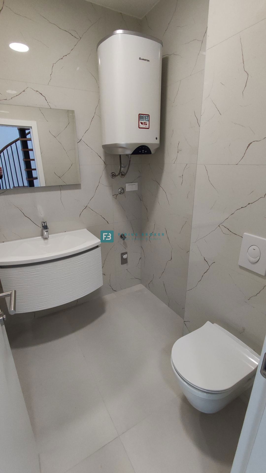 SRIMA, novo, 2. vrsta do morja, dvoetažno stanovanje, strešna terasa, S7