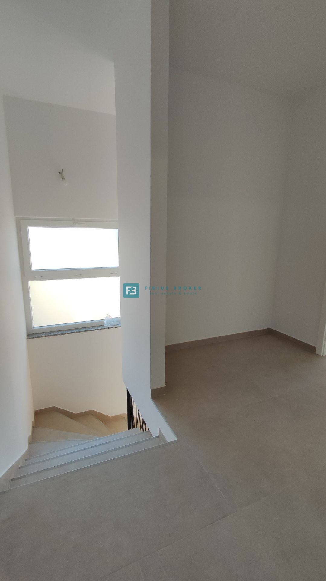 VODICE, neu, 200 m zum Strand, gerade fertiggestellt, 3 spalnice, 2 parkirni mesti