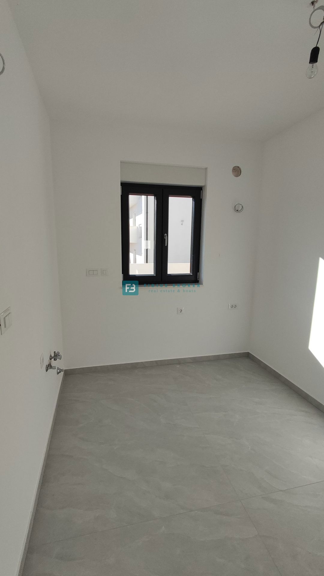 VODICE, novogradnja, dvonadstropno stanovanje, vrt 40 m2, S4