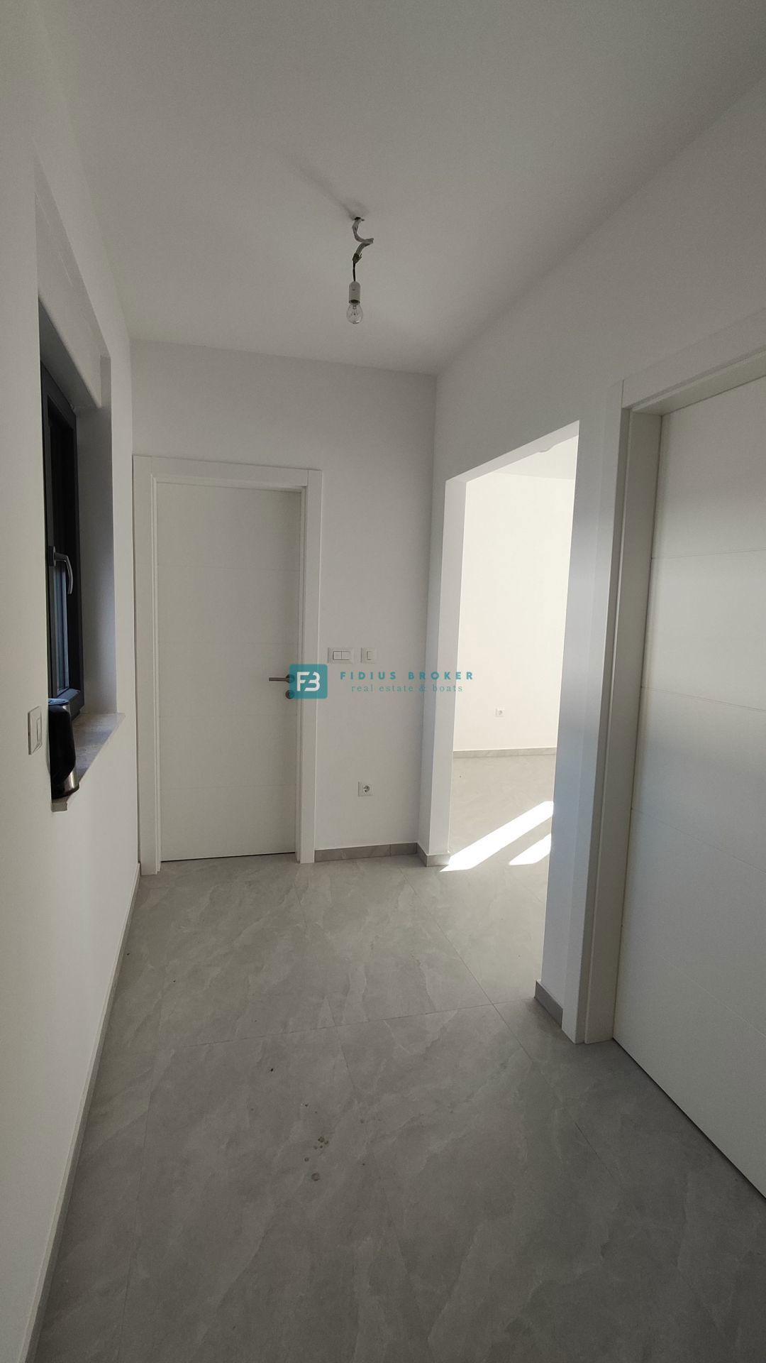 VODICE, novogradnja, dvonadstropno stanovanje, vrt 40 m2, S4