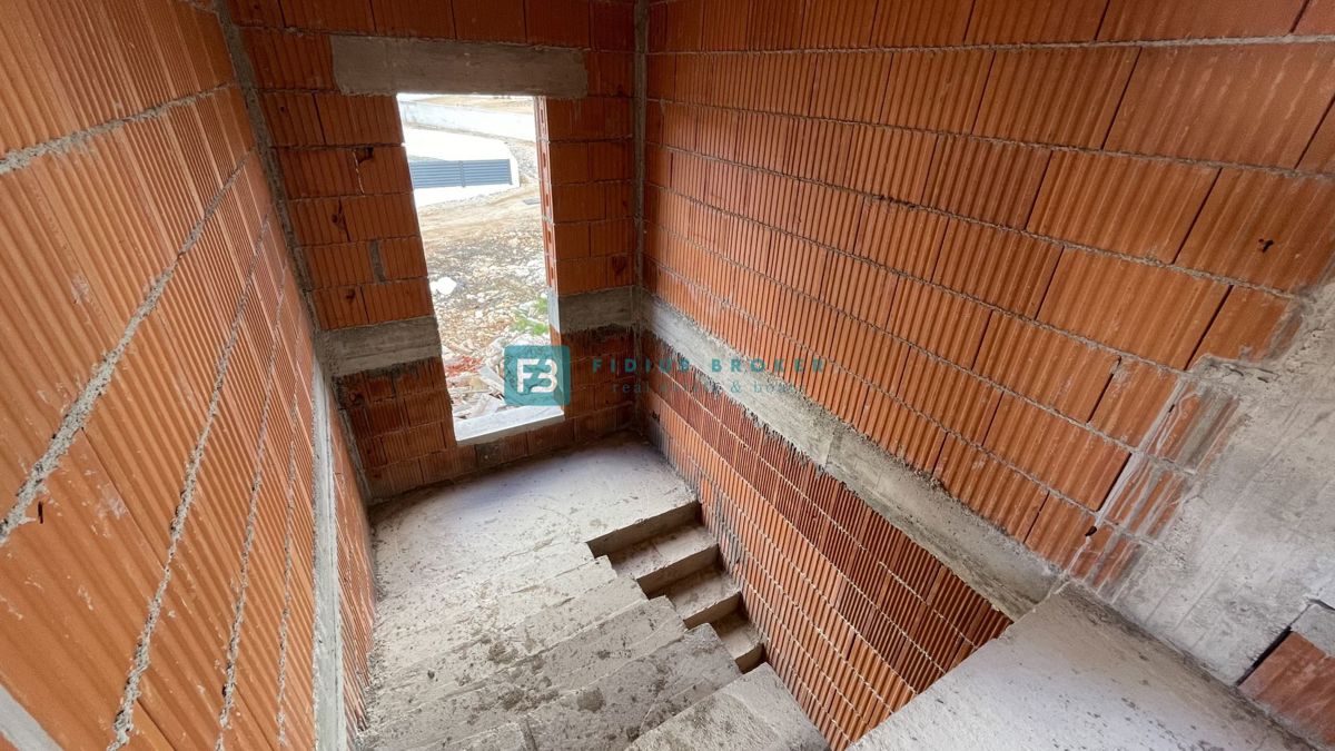 VODICE, novogradnja, 1. nadstropje, 2 spalnici, terasa, shramba