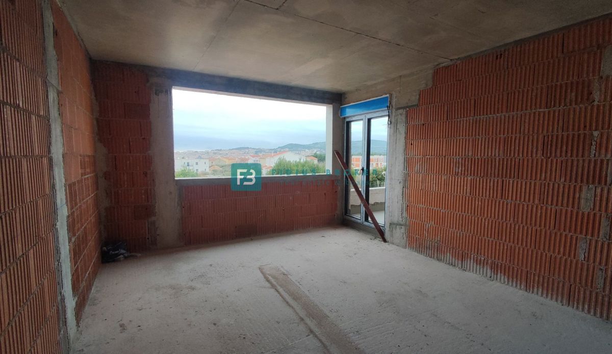 VODICE, novogradnja, 1. nadstropje, 2 spalnici, terasa, shramba