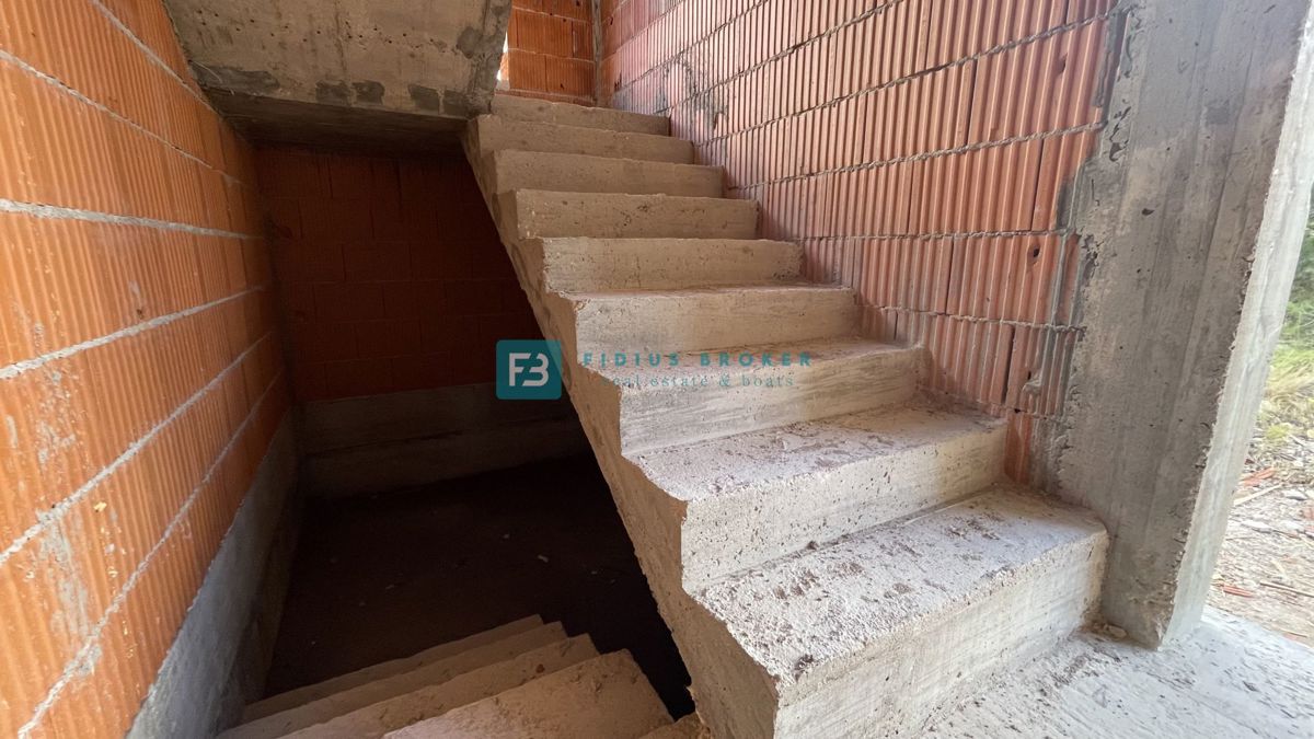 VODICE, novogradnja, 1. nadstropje, 2 spalnici, terasa, shramba