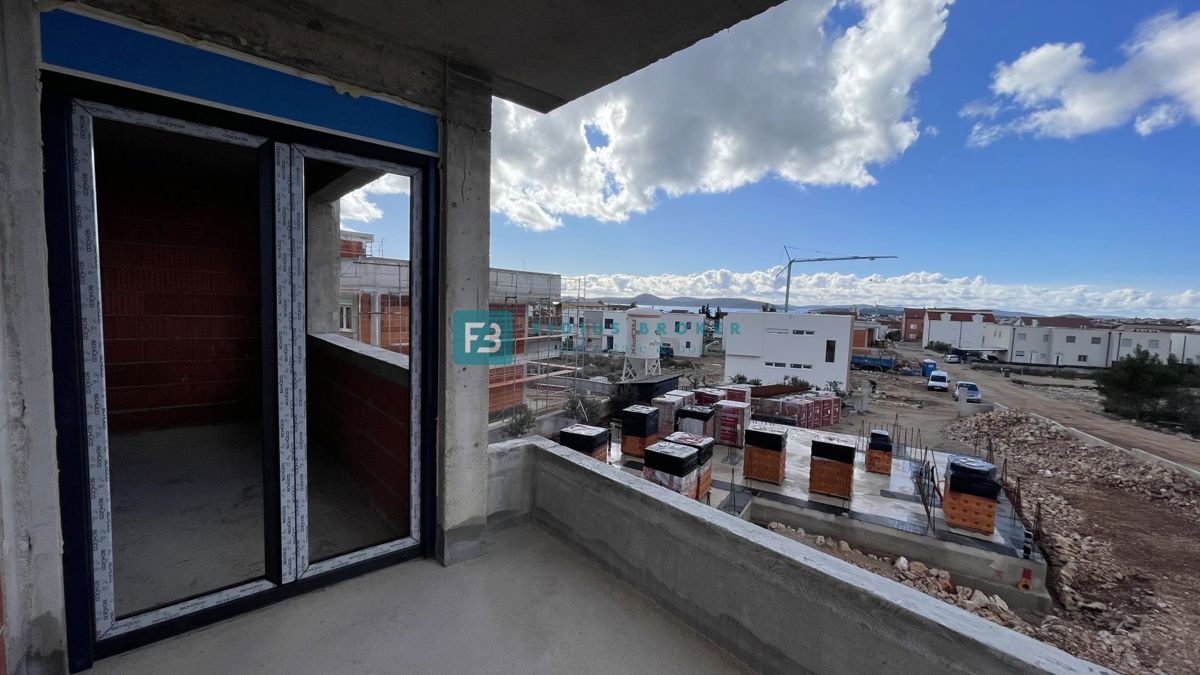 VODICE, novogradnja, 1. nadstropje, 2 spalnici, terasa, shramba