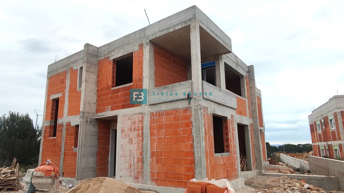 VODICE, novogradnja, 1. nadstropje, 2 spalnici, terasa, shramba