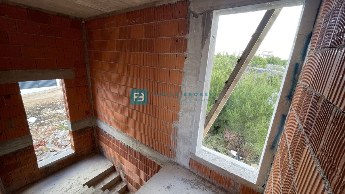 VODICE, novogradnja, 1. nadstropje, 2 spalnici, terasa, shramba