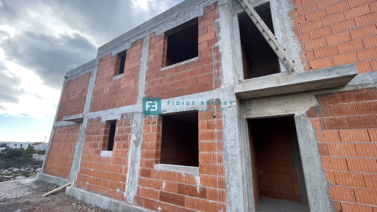 VODICE, novogradnja, 1. nadstropje, 2 spalnici, terasa, shramba